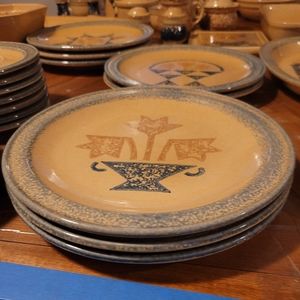 Pfaltzgraff America Folk Art 3 Vase Plates